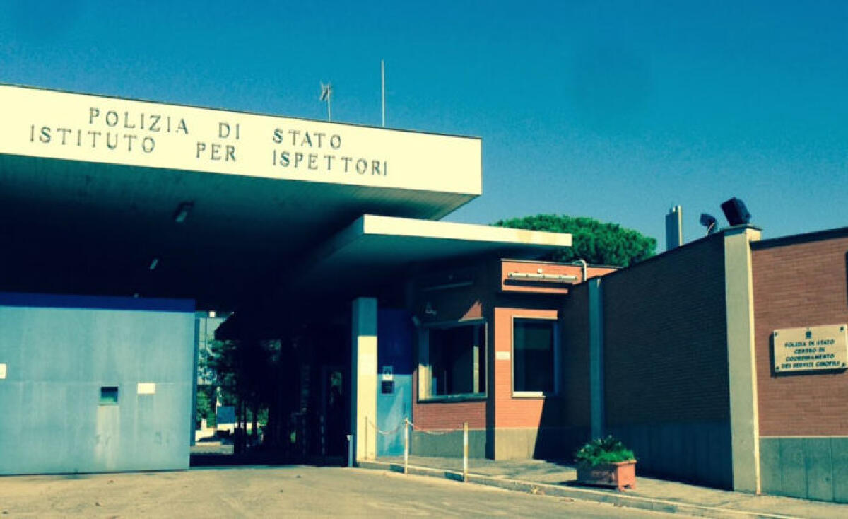 Malori dopo il pasto in mensa, decine di poliziotti intossicati a Nettuno - 