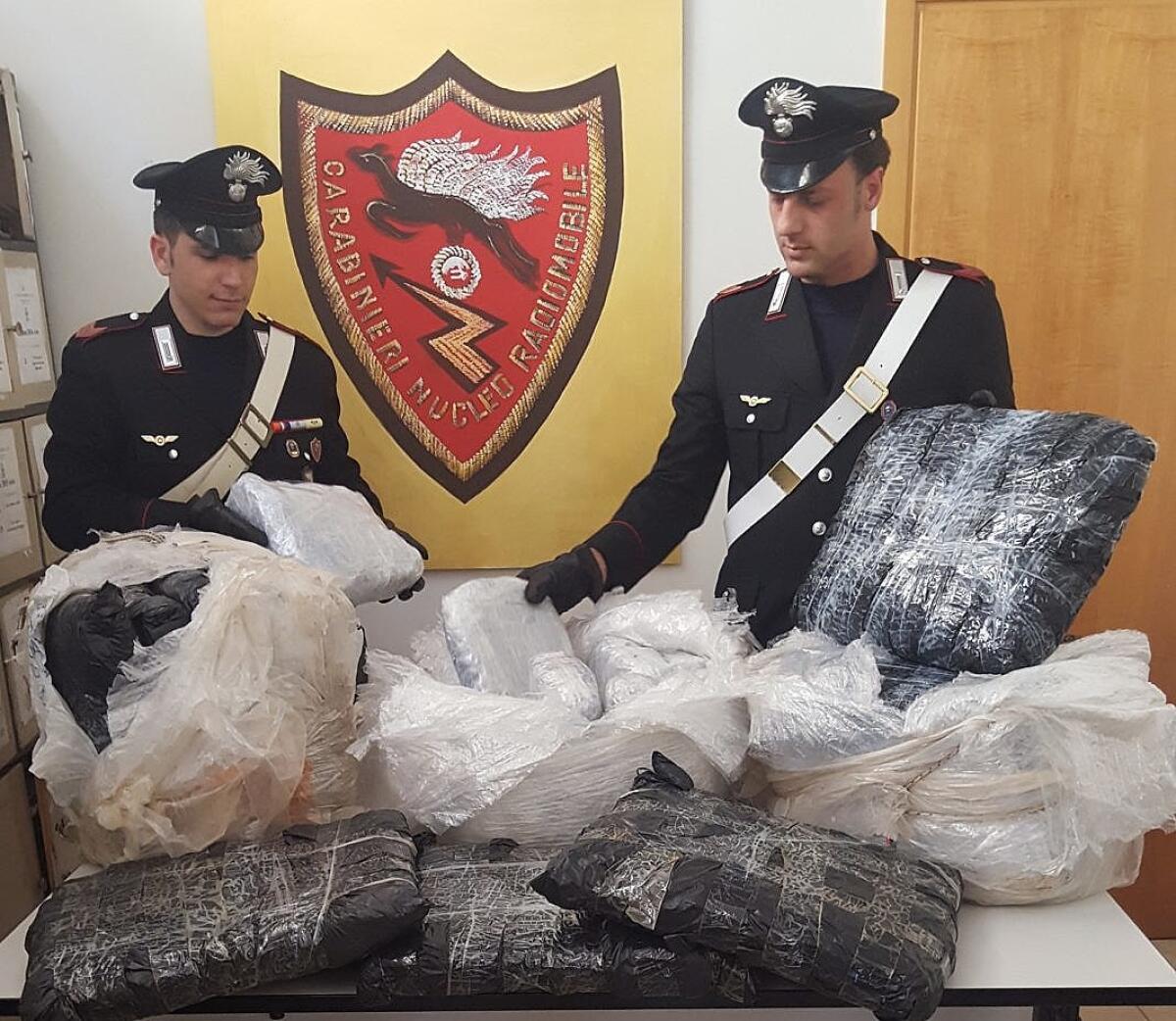 Droga e armi, maxi operazione dei carabinieri tra Frascati e Pozzuoli: 13 arresti - 