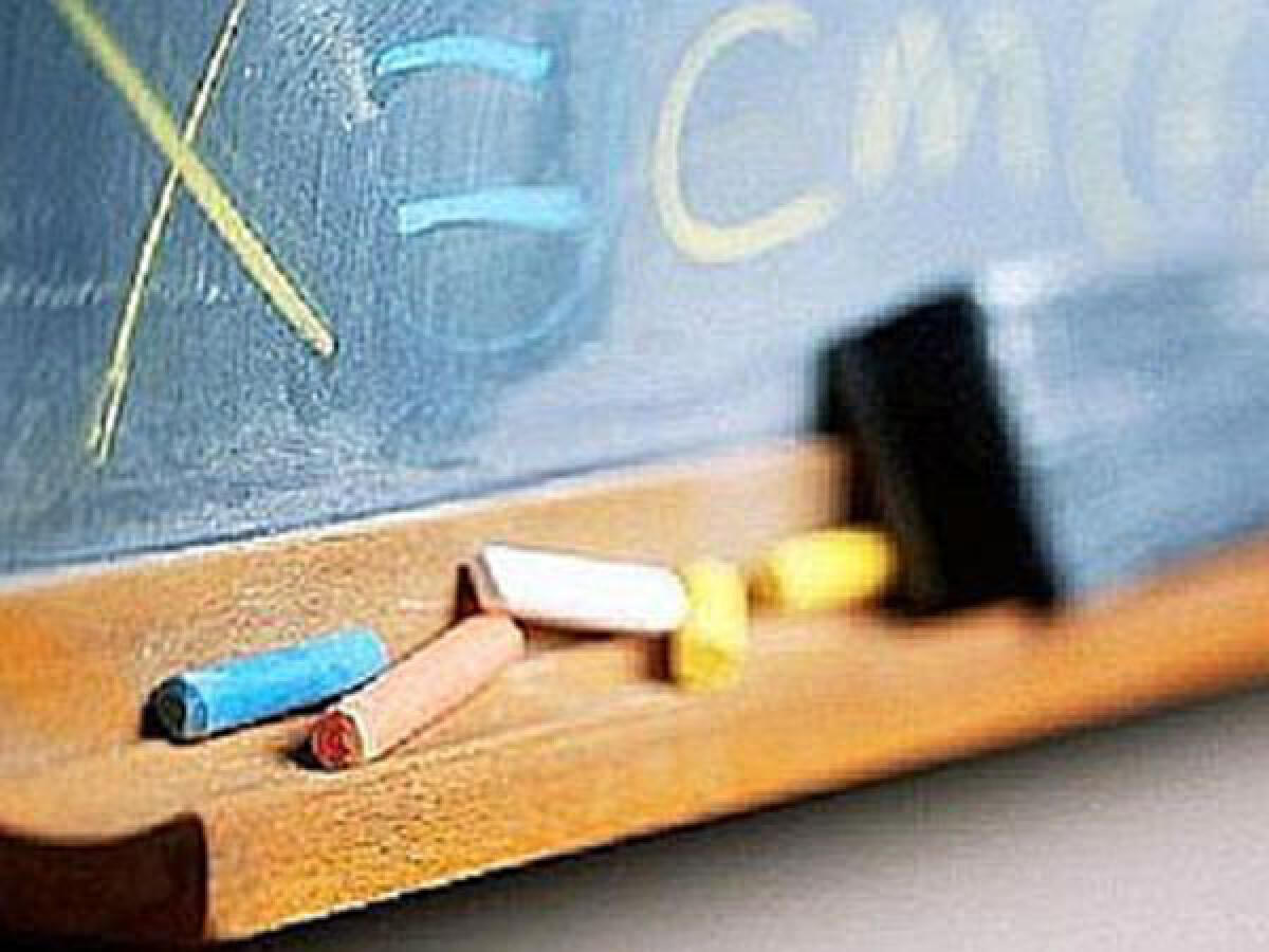 Vandali ancora in azione nelle scuole di Latina: distrutte porte e finestre alla media “Giovanni Cena”. - 