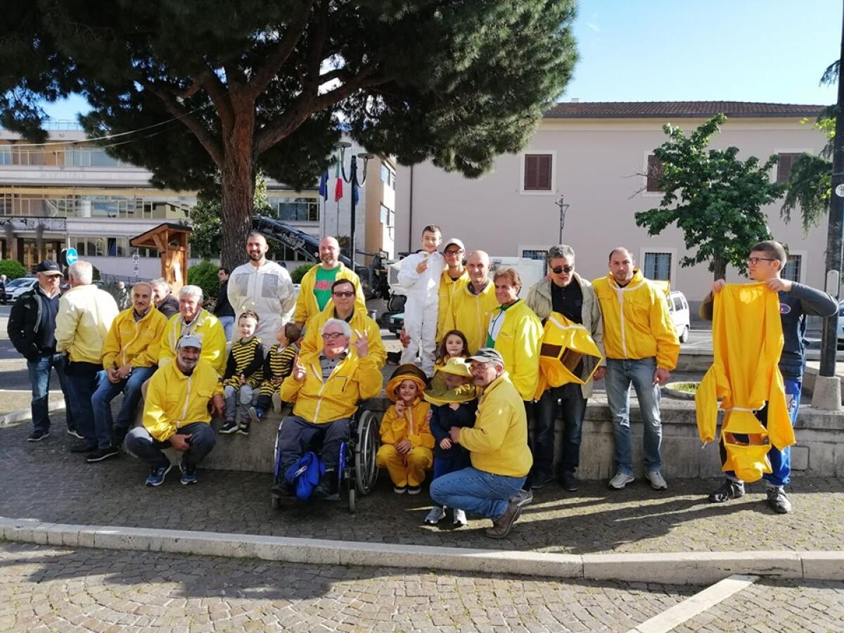 Apicoltori in piazza ad Aprilia per la tutela dell'ambiente - 