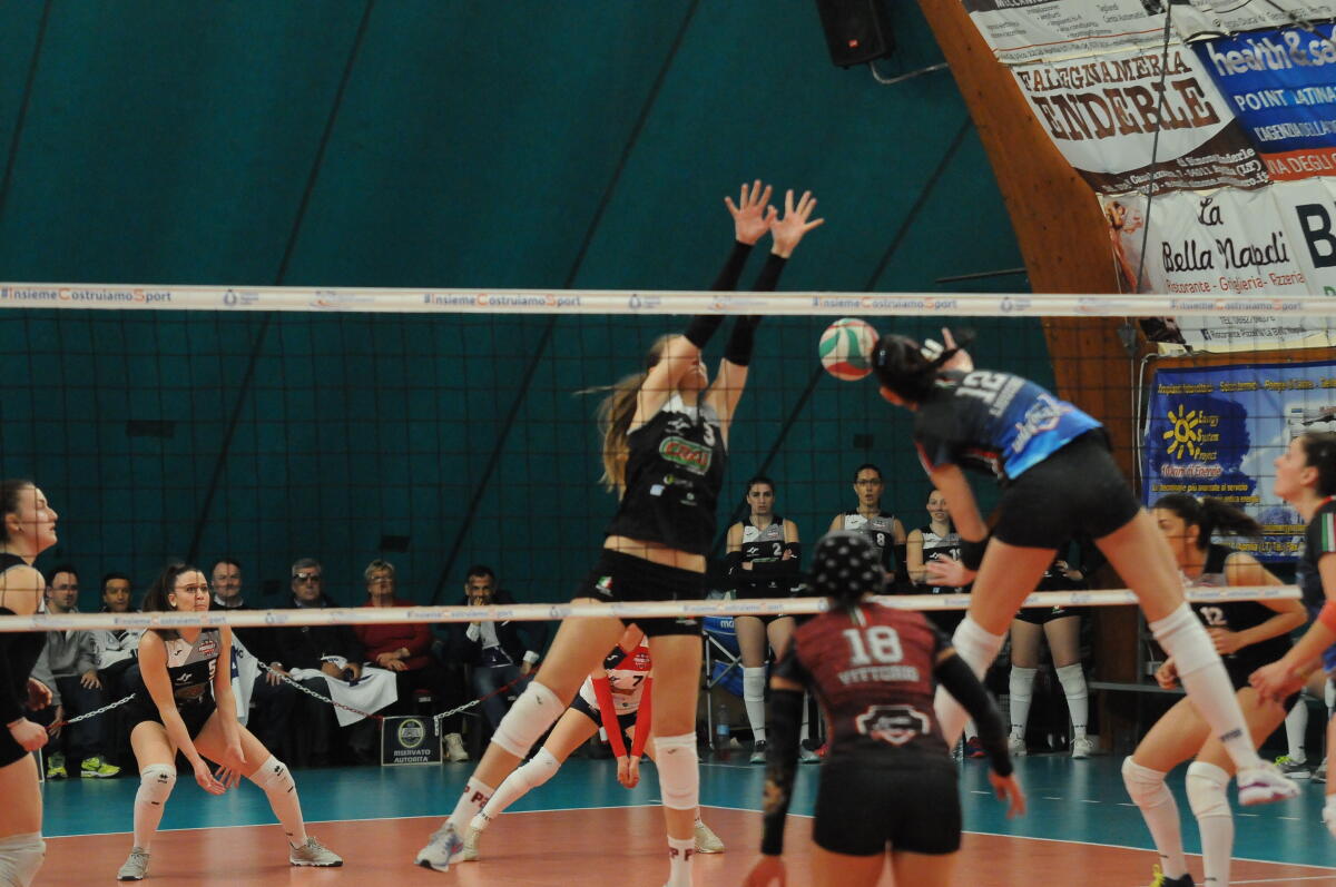 Non c'è l'impianto adeguato, la Giò Volley Aprilia rinuncia alla serie A. Una sconfitta per la città - 