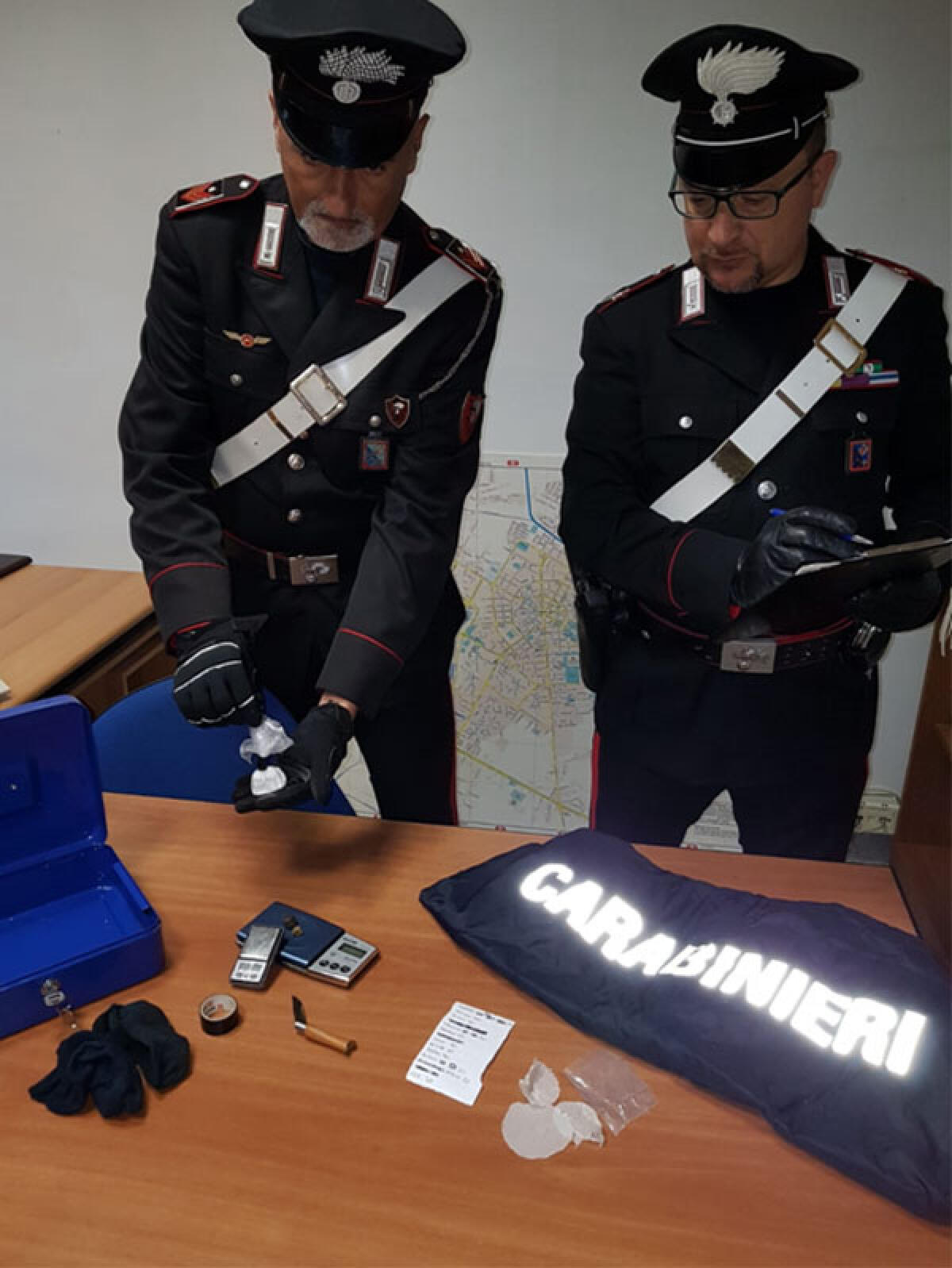 Cocaina e hashish in casa a Sezze, arrestato - 