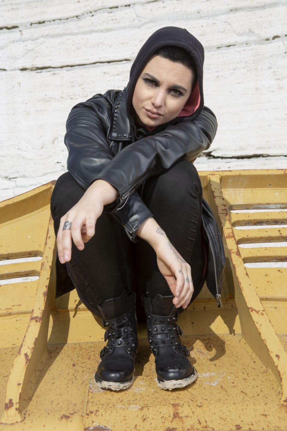 La cantautrice di Aprilia Giordana Angi stasera protagonista della finale di “Amici di Maria De Filippi”. Questo lunedì ospite a Studio 93!!!! - 