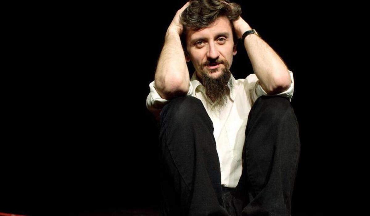 Lo spettacolo “Pueblo” di e con Ascanio Celestini stasera in scena al Moderno di Latina. - 