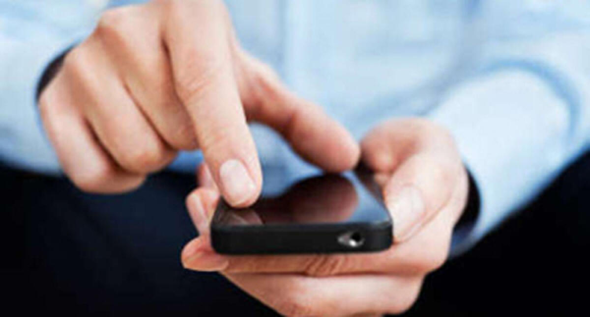 Rubano uno smartphone e tentano di sbloccarlo, denunciati - 