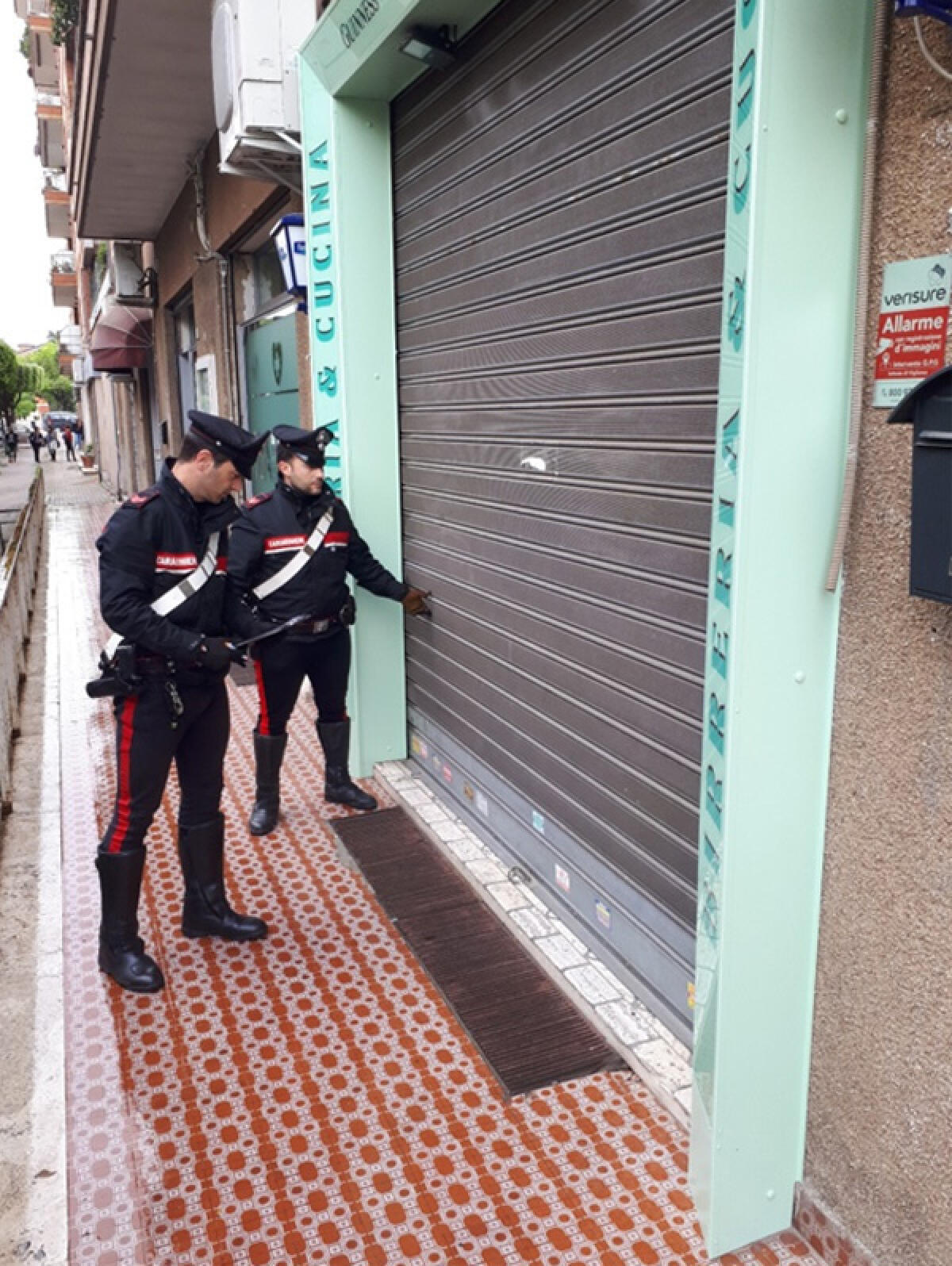 Ruba assegni ed un registratore di cassa da un bar di Aprilia: 45enne di Pomezia arrestato in flagranza di reato. - 