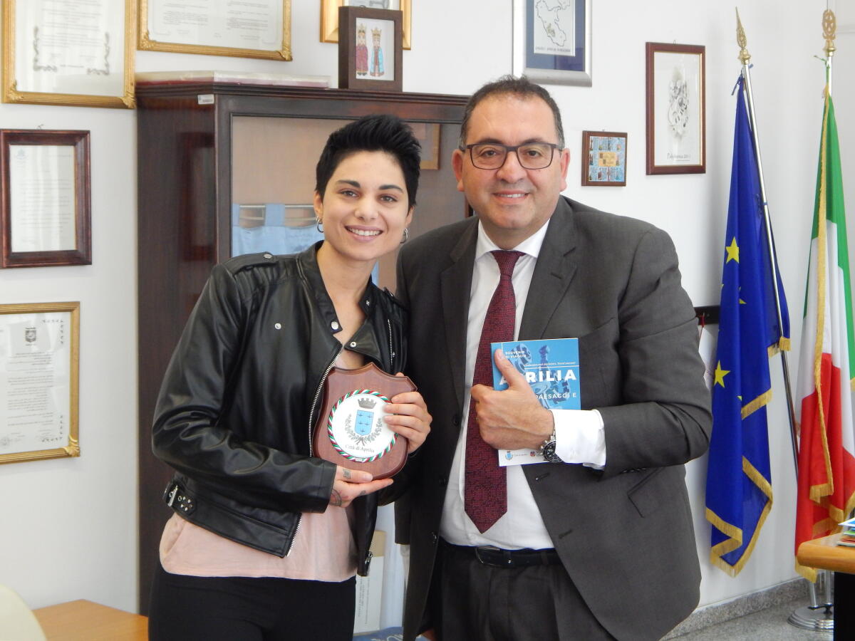 APRILIA - Giordana Angi, dopo il successo ad “Amici”, ricevuta dal Sindaco Antonio Terra. - 