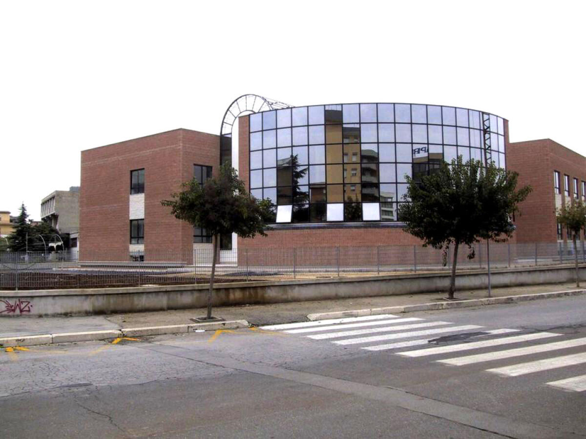 Due colpi a segno ad Aprilia: i ladri entrano in azione al Poliambulatorio e alla scuola Pascoli. - 