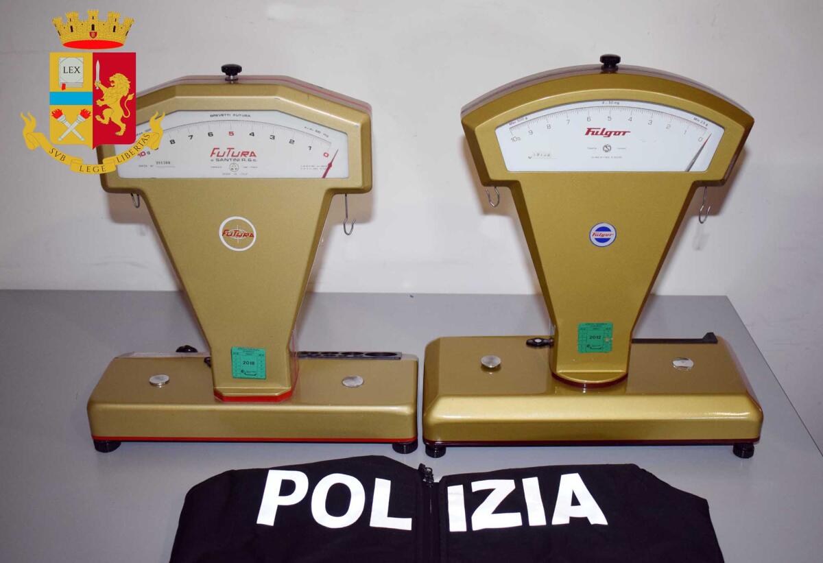 Controlli nei Compro oro di Cisterna, bilance irregolari: multe e sequestri - 