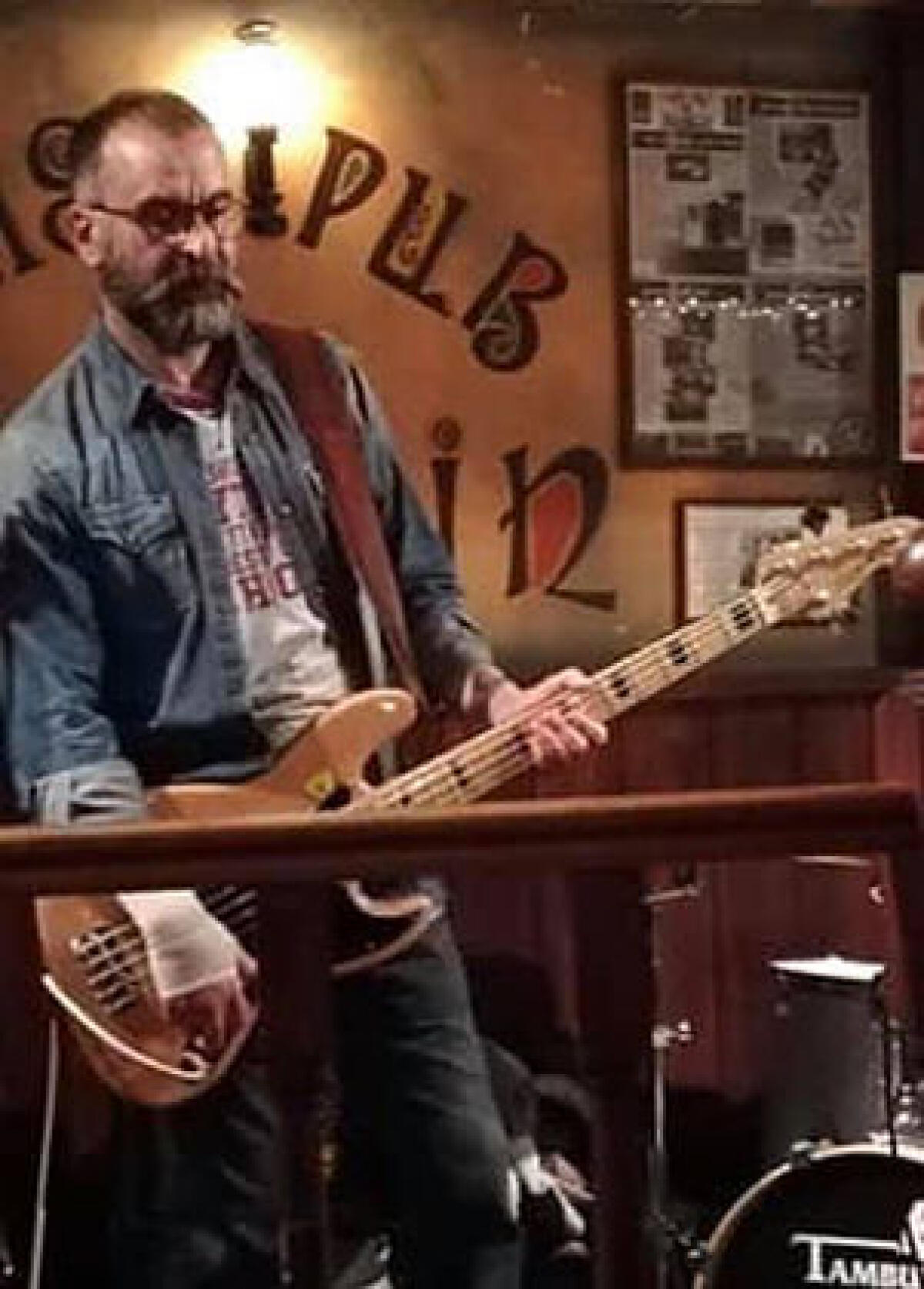 Il bassista pontino Andrea Montecalvo  in tour con Joe D'Urso - 