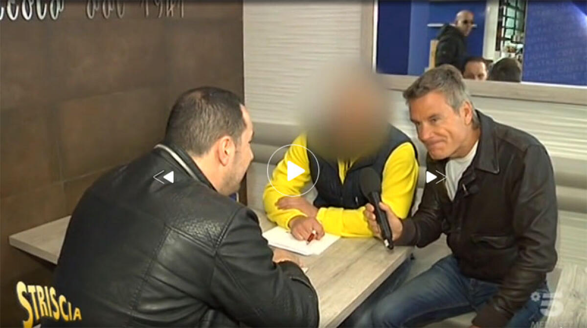 Botte da orbi a Latina Scalo durante un servizio di “Striscia La Notizia”. - 