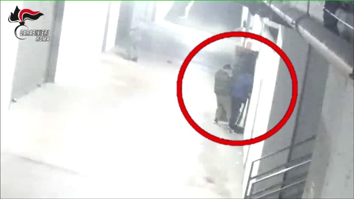 Svuotavano i box di un condominio di Pomezia, 3 giovanissimi incastrati dalle telecamere - 
