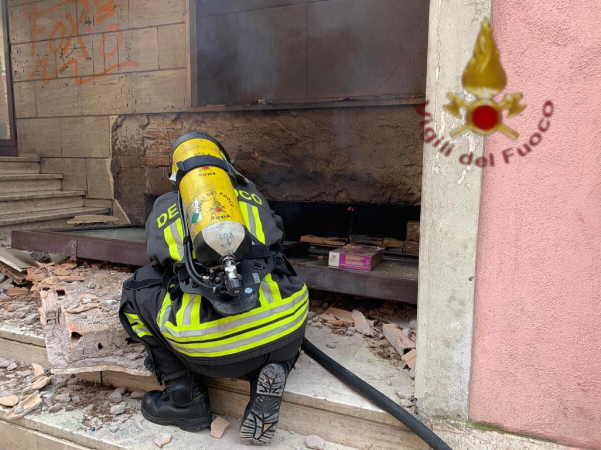Esplosione in Comune, a Rocca di Papa: in 3 iscritti nel registro degli indagati. - 