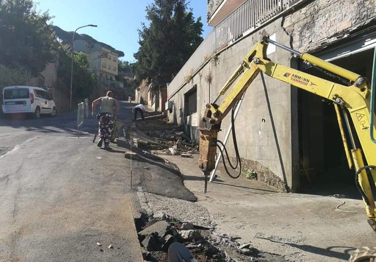 Nuovi marciapiedi in Via Santa Maria della Pace, a Lanuvio. - 