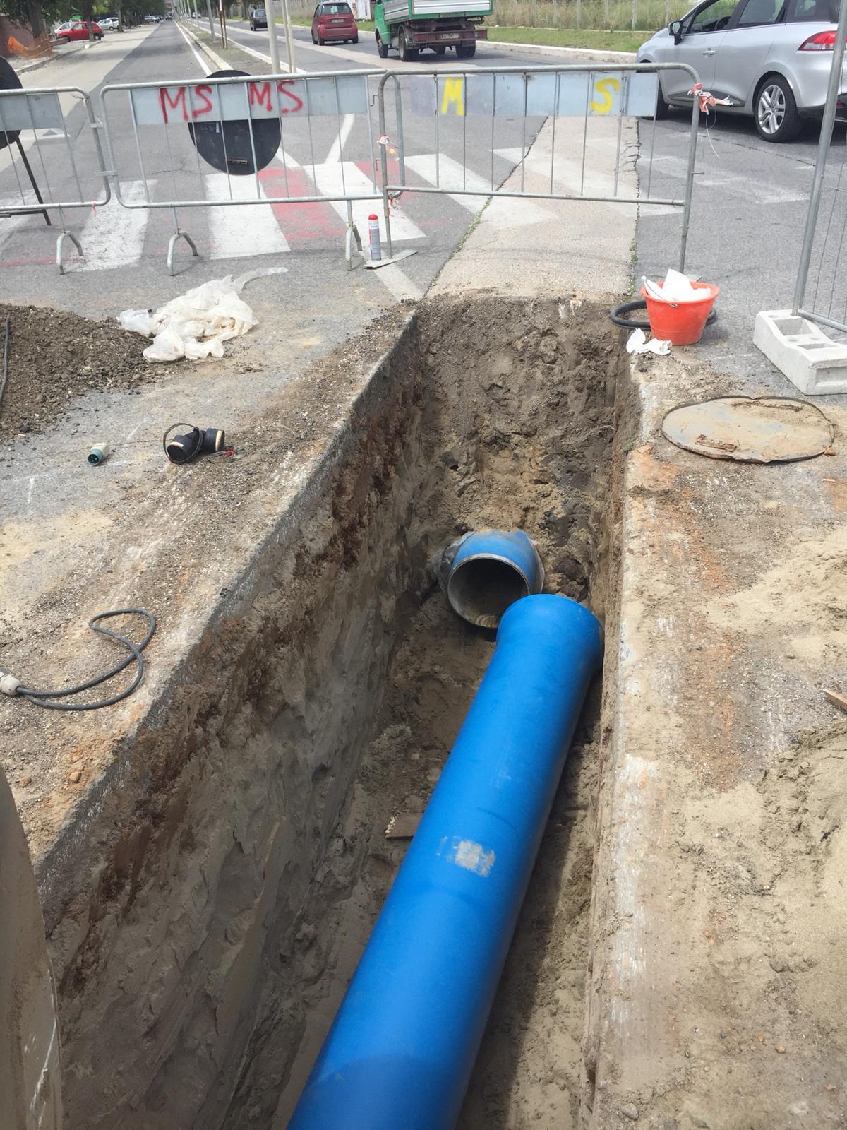 POMEZIA - Ripresi i lavori per il completamento della nuova condotta idrica di Torvaianica. - 