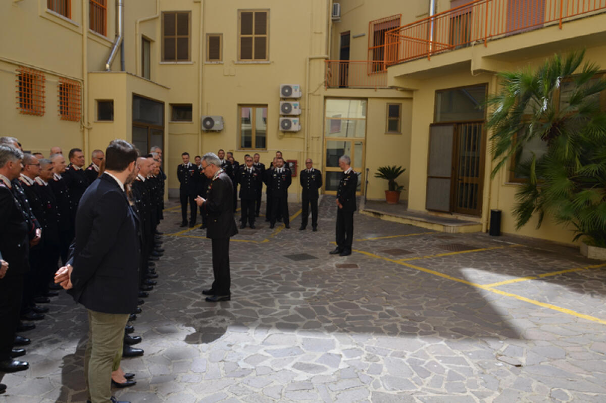 Il Generale di Divisione, Andrea Rispoli, saluta il personale del Comando Provinciale dei Carabinieri di Latina. - 