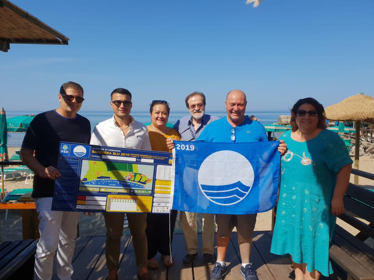 Consegnata alle attività balneari di Sabaudia la Bandiera Blu della Fee Italia. - 