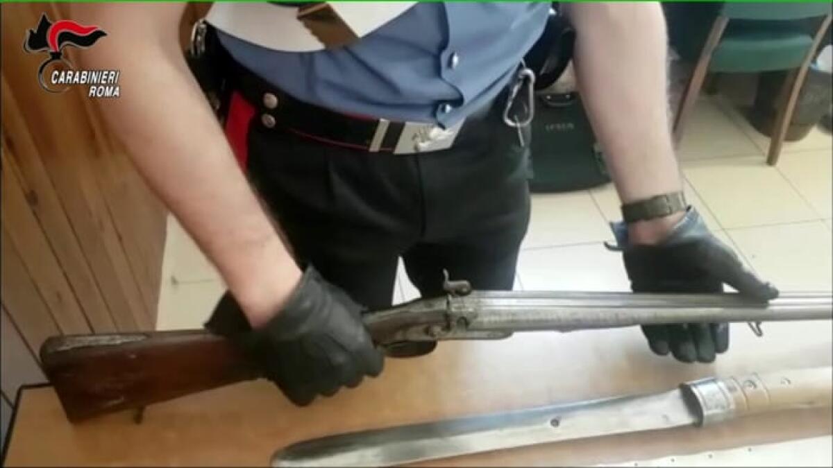 Pomezia - Armi e droga in casa, in arresto padre e figlia - 