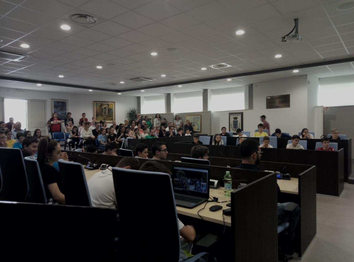 Gli alunni della “Gramsci” di Aprilia iscritti all’Albo Nazionale di Giornalismo scolastico. Cerimonia in Aula Consiliare. - 