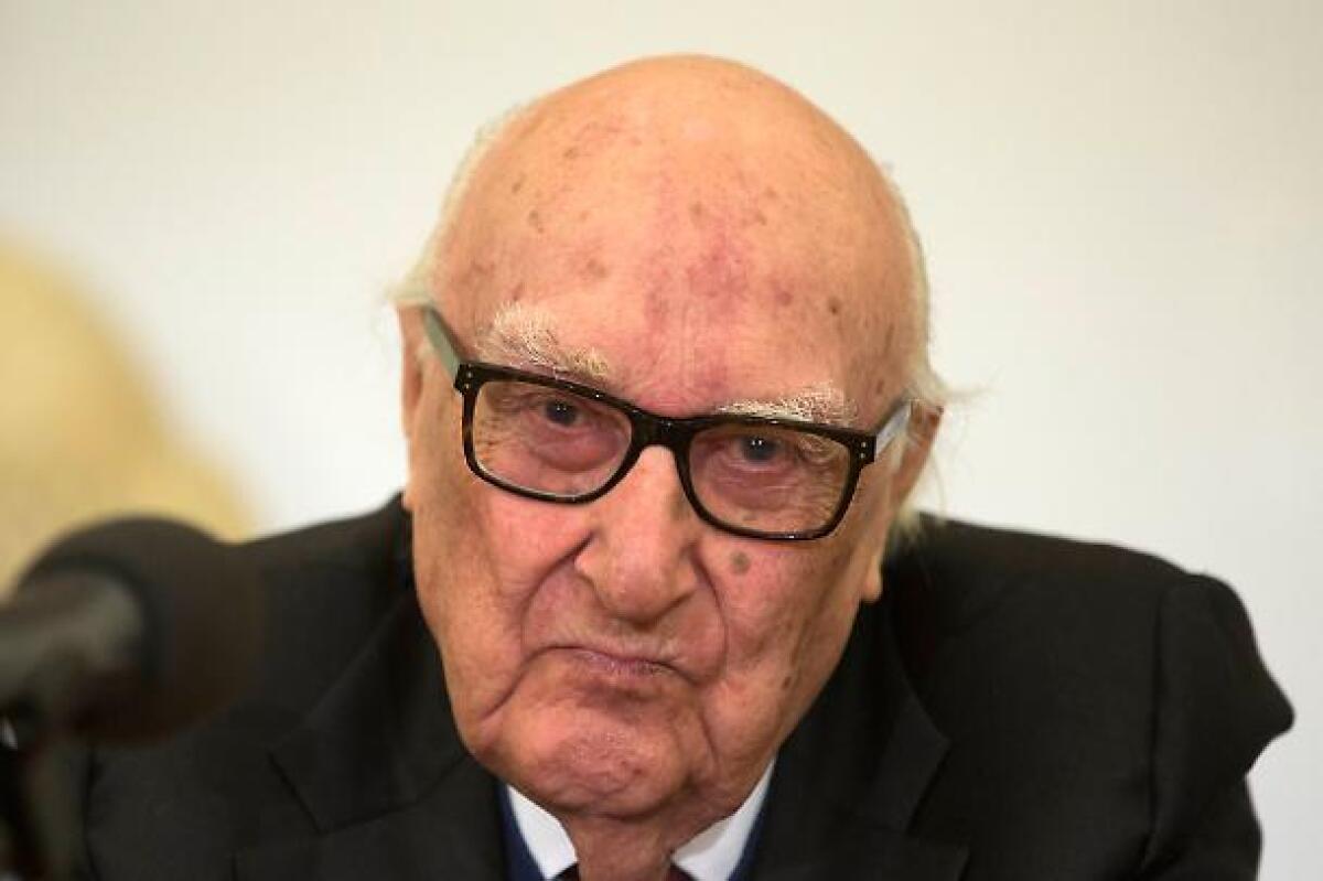 Condizioni stazionarie ma critiche per lo scrittore Andrea Camilleri: ecco il Bollettino medico delle 12.00. - 