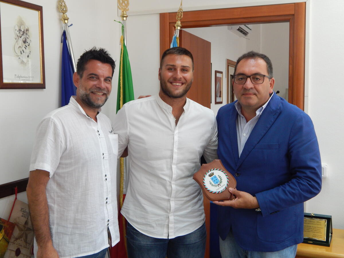 Salvò un bambino dall'annegamento, Nicholas Samele ricevuto dal sindaco di Aprilia - 