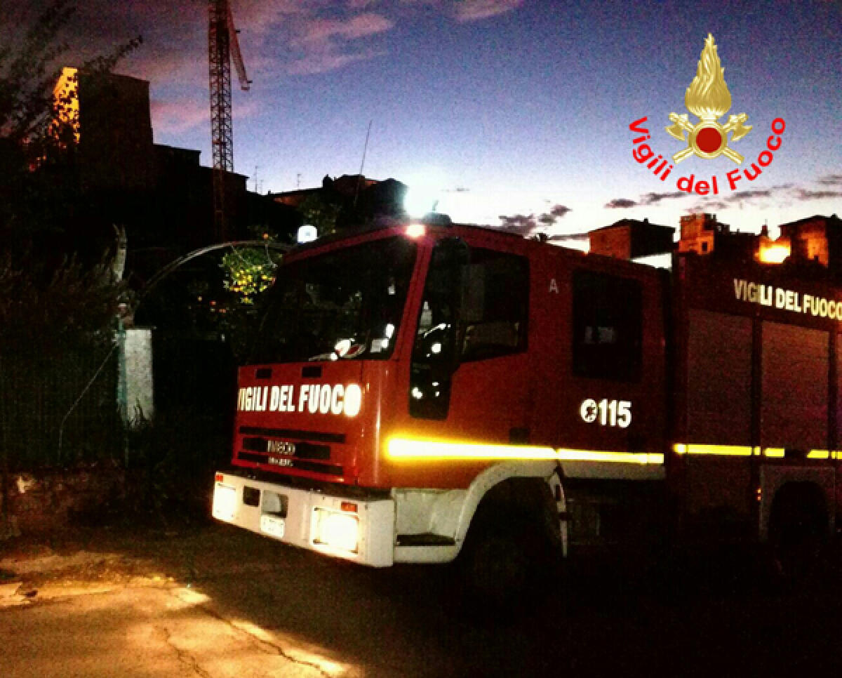 ARDEA - Appartamento in fiamme in piena notte sul Lungomare degli Ardeatini. - 