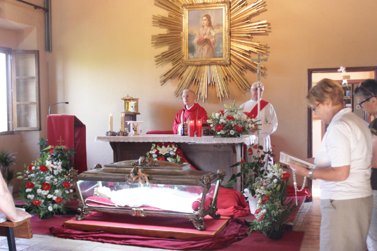 Pellegrinaggio notturno della diocesi di Latina alla Casa del martirio di Santa Maria Goretti. - 