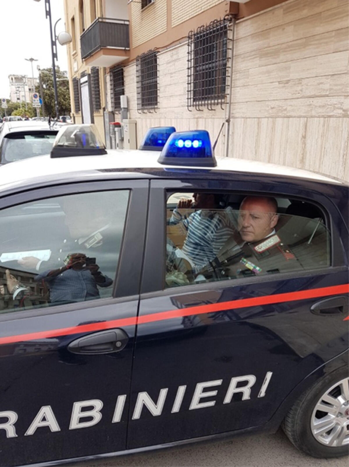 Ruba dei vestiti e si dà alla fuga: 24enne arrestato a Latina dai Carabinieri. - 