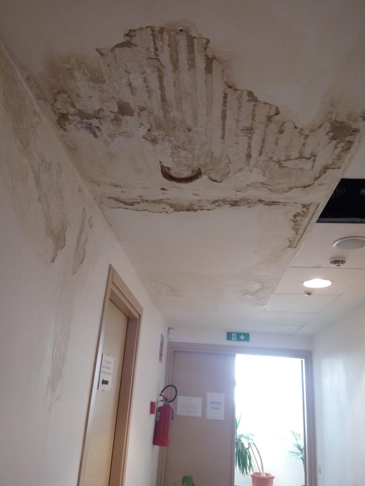 Aprilia, "Palazzo comunale già in pessime condizioni, nonostante il lavori" - 