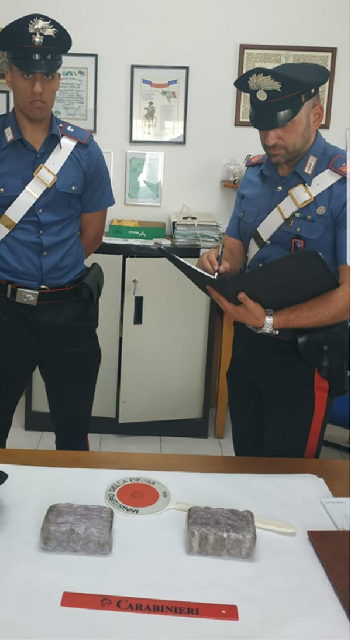 LATINA - Operazione antidroga dei Carabinieri di Borgo Grappa: un arresto e quasi un chilo di droga sotto sequestro. - 