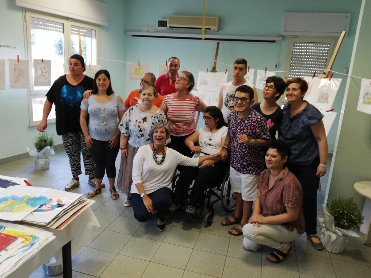 APRILIA - "SbraciAmi": il 22 luglio i disegni del corso di “arte-terapia” dei ragazzi della comunità Raggio di Sole in vendita per raccogliere fondi. - 
