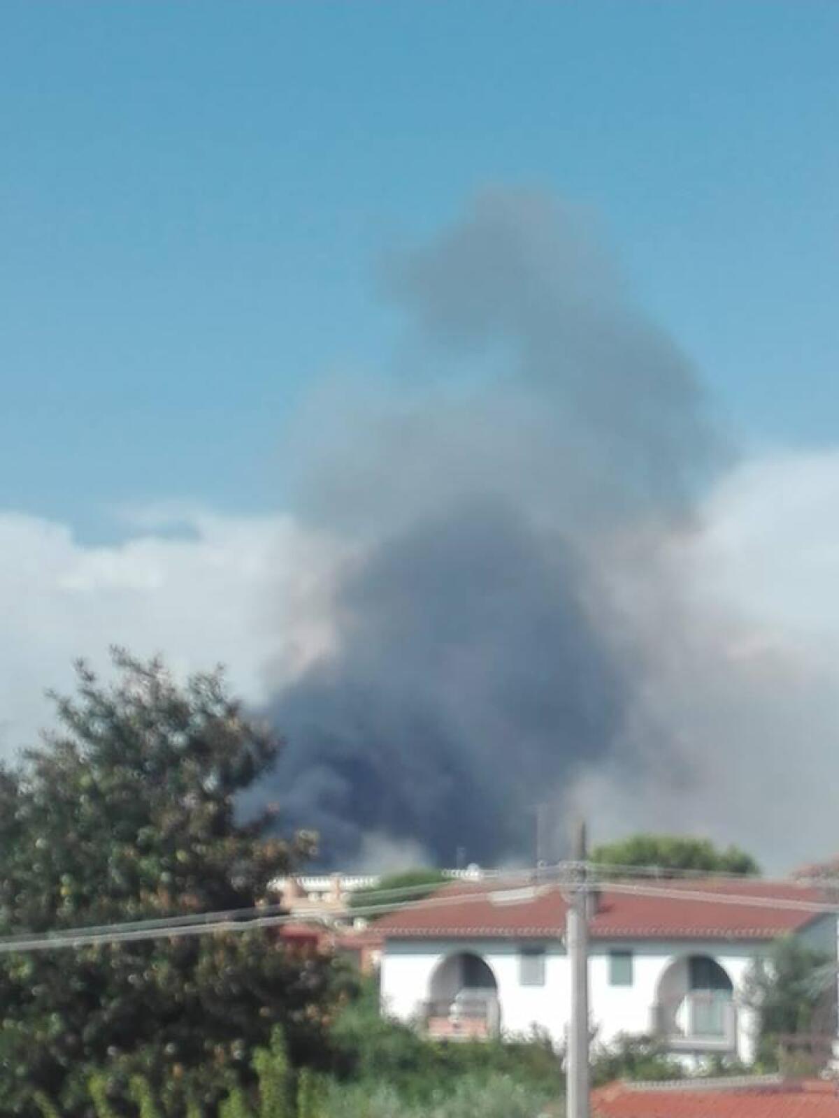 Incendio a Borgo San Michele,  fiamme in un sito dismesso - 