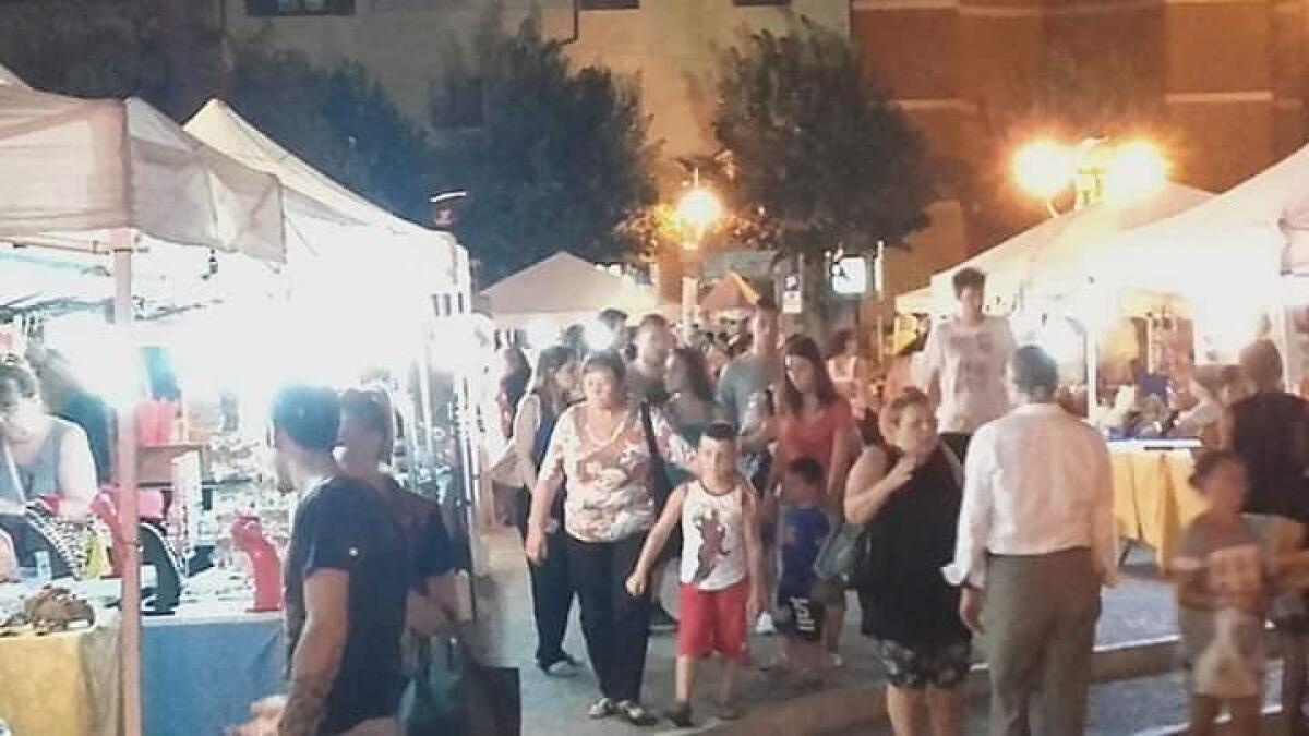 Mercatino serale in Piazza Roma, ad Aprilia, questo sabato 6 Luglio. - 