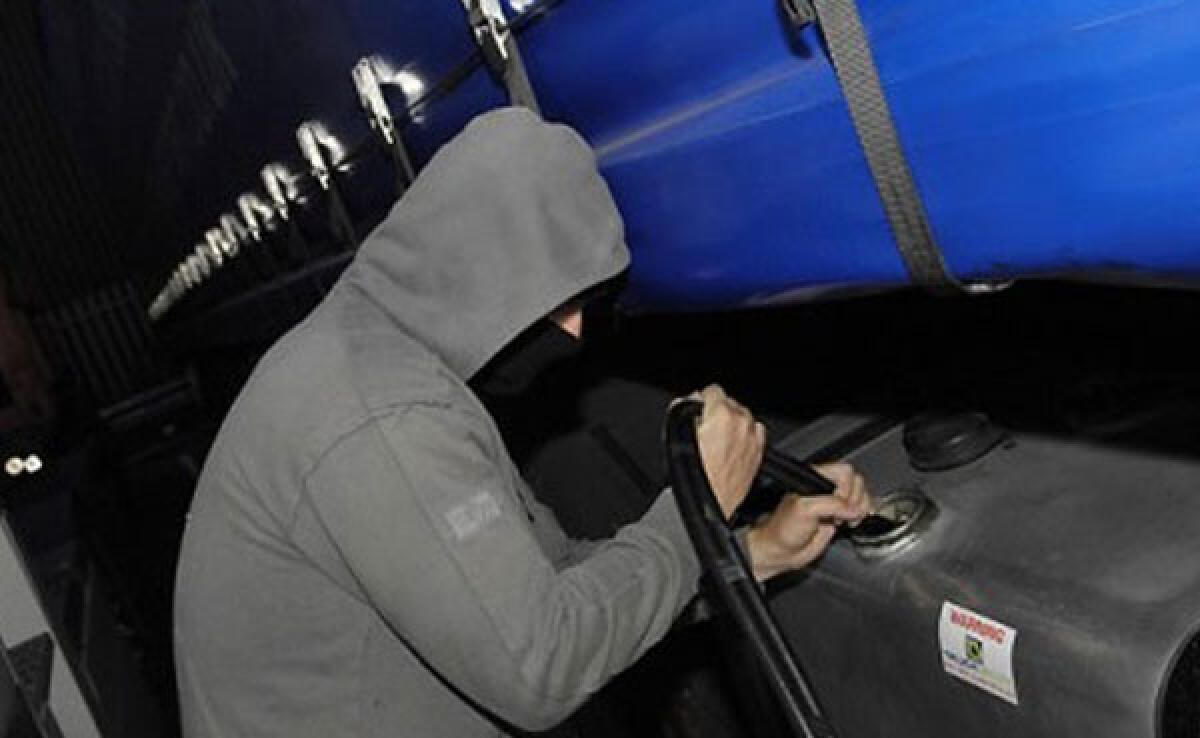 Sventato un maxi-furto di carburante sulla via Appia a Latina. - 