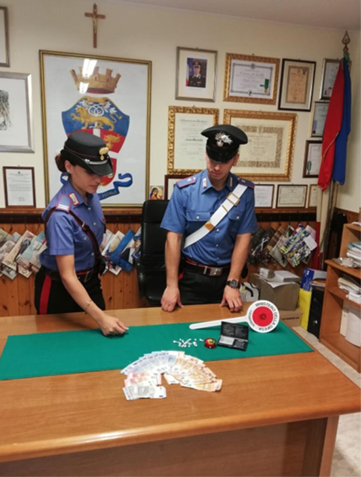 Deteneva 17 dosi di eroina ed oltre 750 euro in contanti: 28enne pakistano arrestato a Fondi. - 