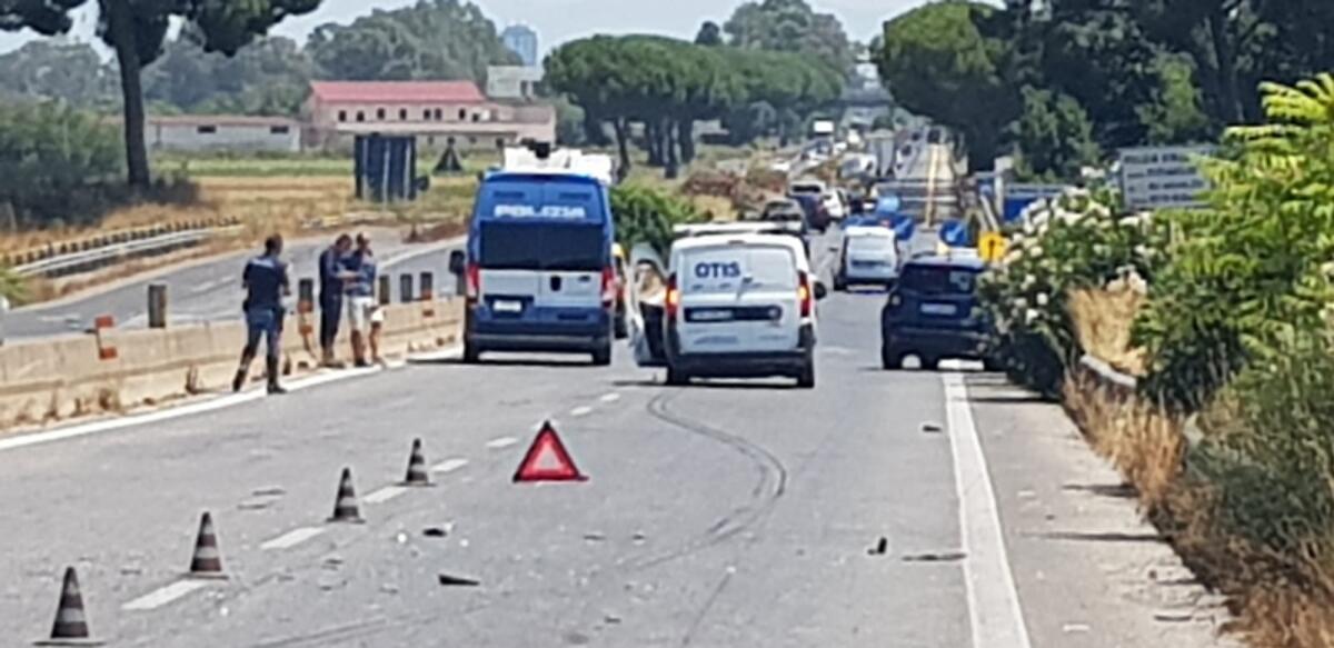 Tamponamento tra un furgone ed un'auto sulla Pontina, a Latina. Strada chiusa al traffico per un'ora. - 