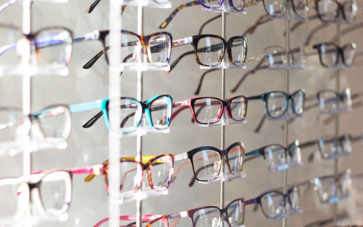 Furto con destrezza in un negozio di ottica in centro a Cisterna. - 