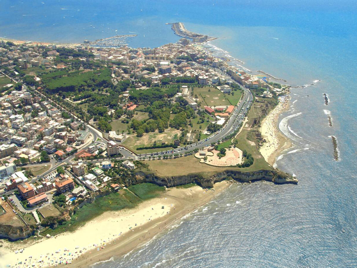 Carabinieri del Nas di Latina salva una donna in mare, ad Anzio. - 