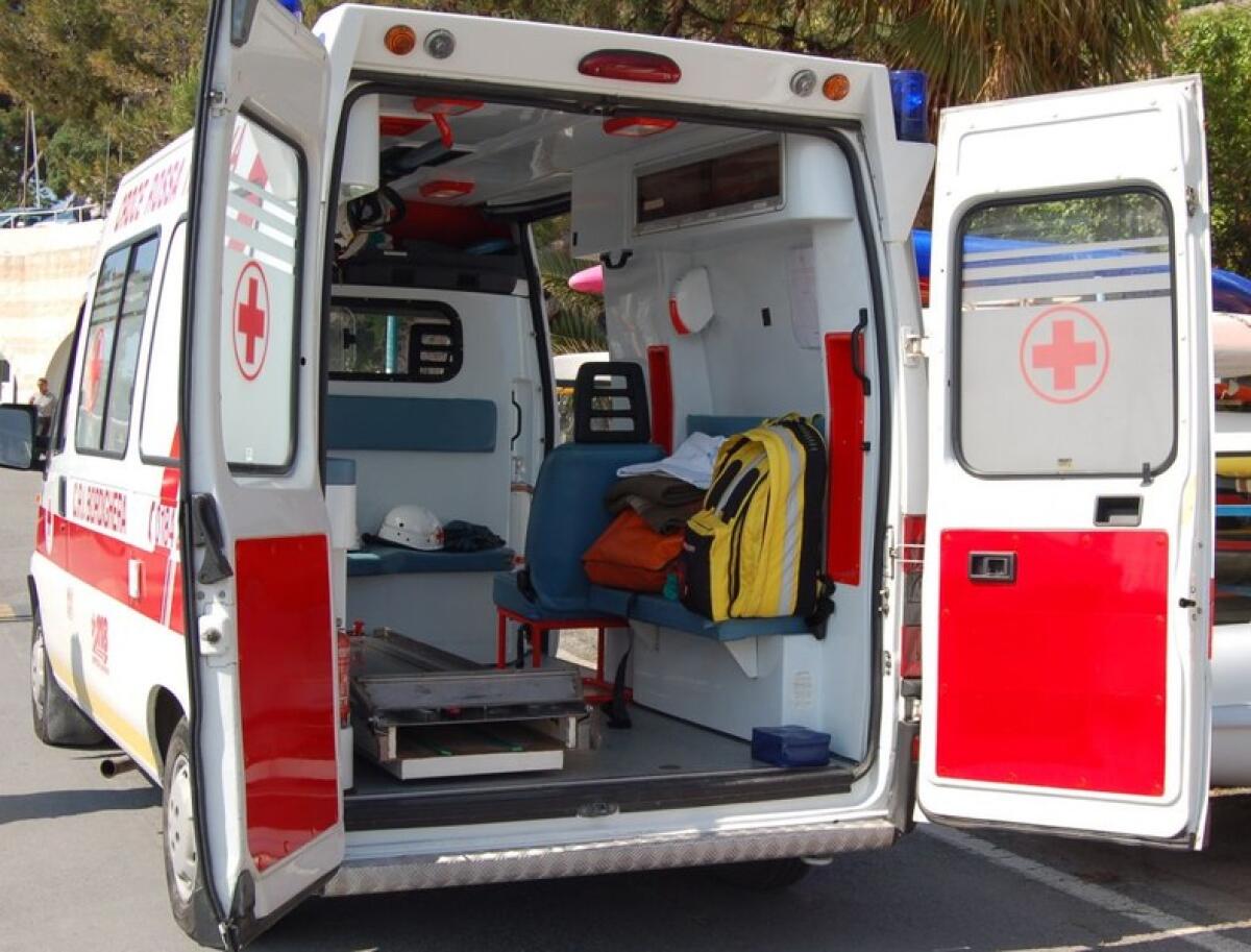 ANZIO - Stroncato da un infarto mentre stava aiutando un automobilista a cambiare una ruota. - 