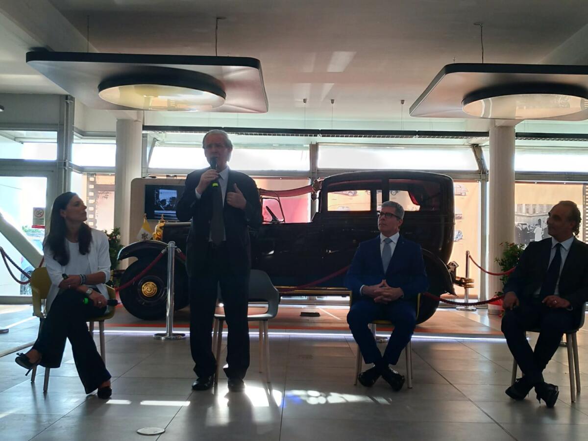 Centenario della Citroen C6: alla “Citroen Nicola Prezioso di Aprilia” in esposizione la storica “Citroën C6E Lictoria SEX”. - 