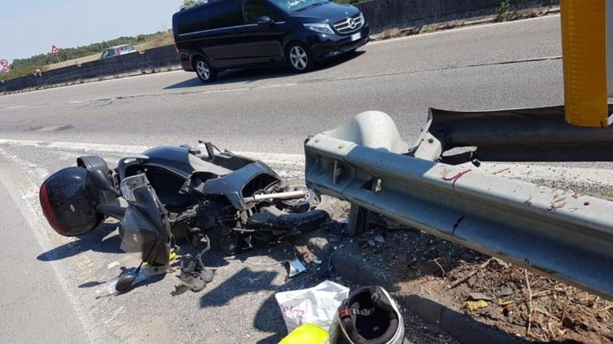 Incidente sulla Pontina con lo scooter, si cercano testimoni - 