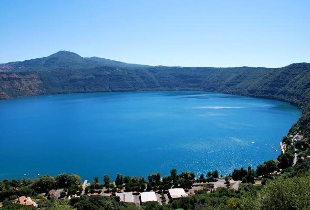 Quarto giorno di ricerche al Lago Albano, a Castelgandolfo: ancora nessuna traccia del 34enne Paolo Bracco. - 