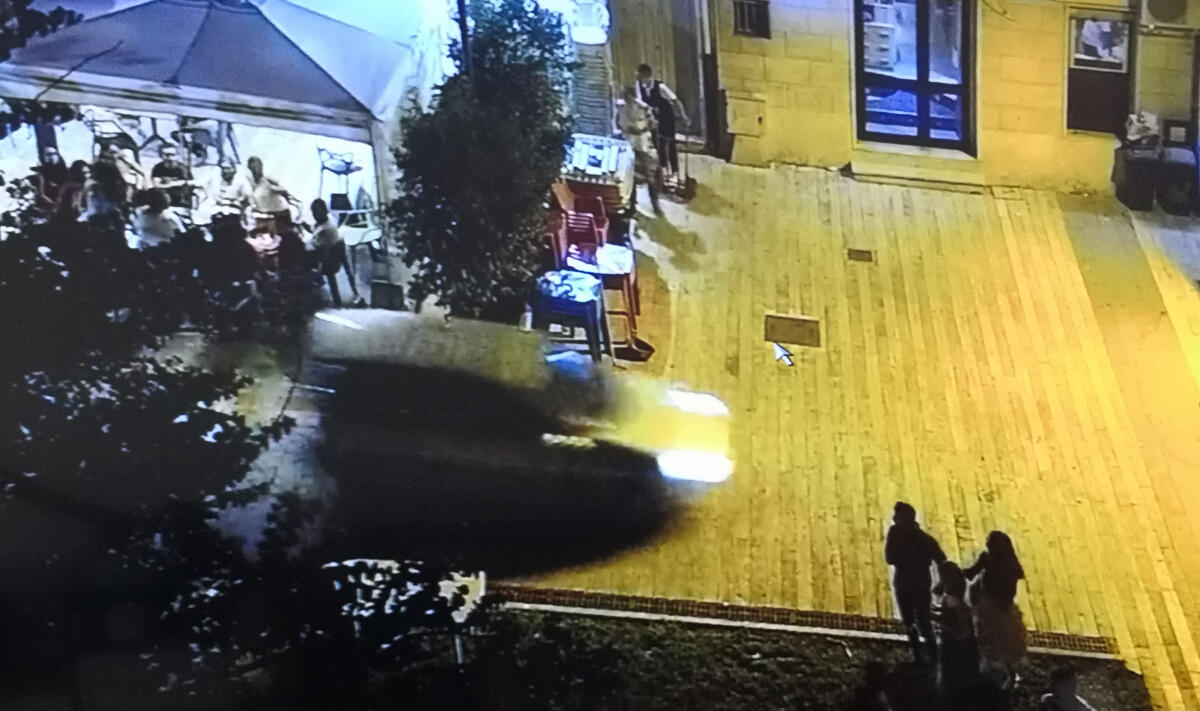 Cisterna, follia dopo la festa: automobilista contromano tra la gente, arrestato - 