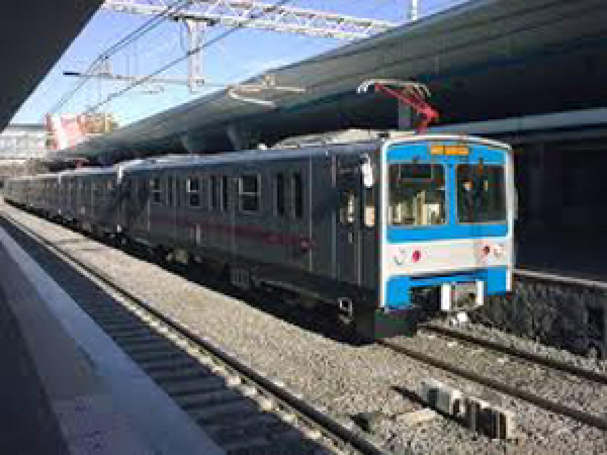 22enne di Aprilia minaccia di gettarsi sotto la metro B - 