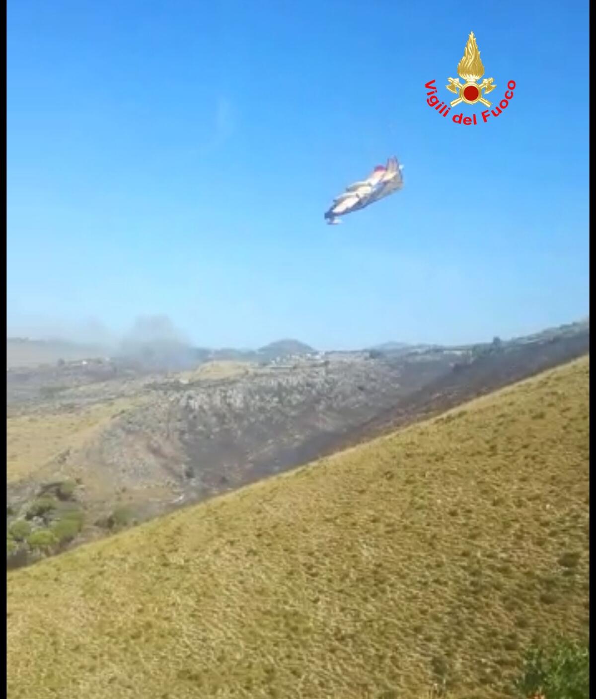 Vasto incendio boschivo in località Le Vignole, a Gaeta: in fumo ben 35  ettari di vegetazione. - 