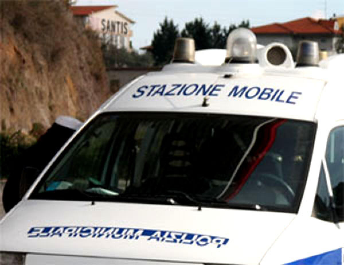 Vandali a Latina, danni alla sede distaccata del Comune - 