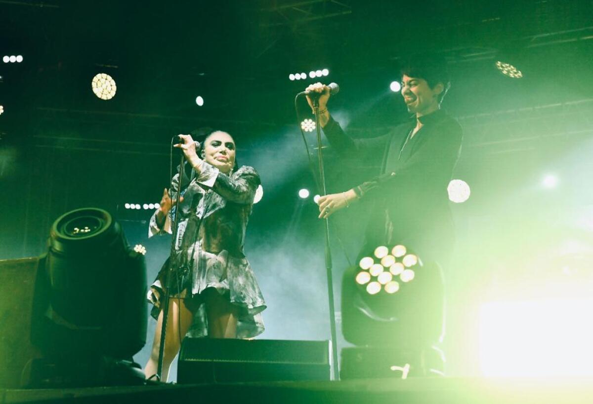 Festa di San Michele, ad Aprilia: i duetti sul palco tra Loredana Bertè e Giordana Angi infiammano il pubblico. - 