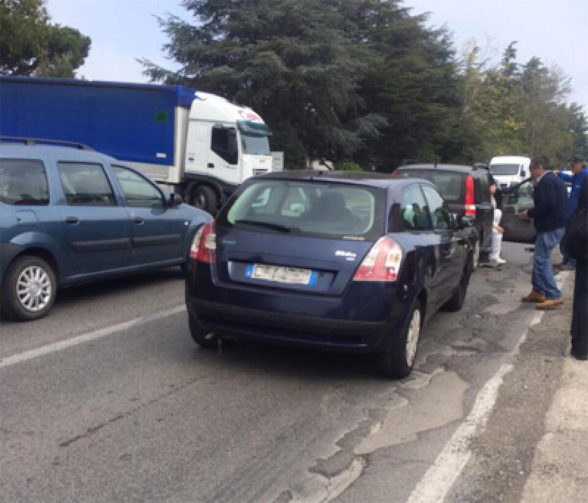 Lavori sulla Nettunense, ad Anzio: code all’altezza di via dei Cinque Archi. - 