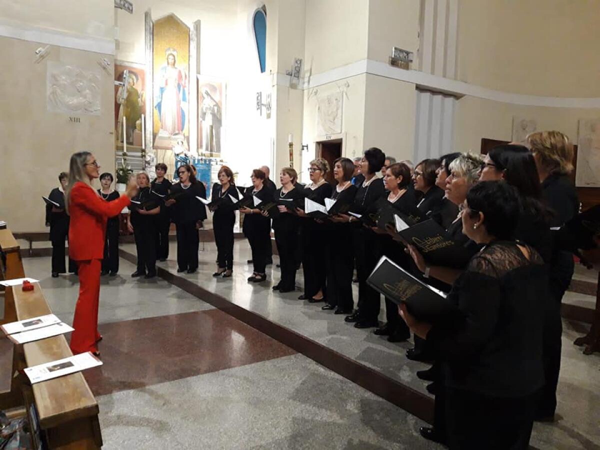 Il Coro Polifonico “Liberi Cantores” incanta il pubblico nella chiesa di San Michele ad Aprilia - 