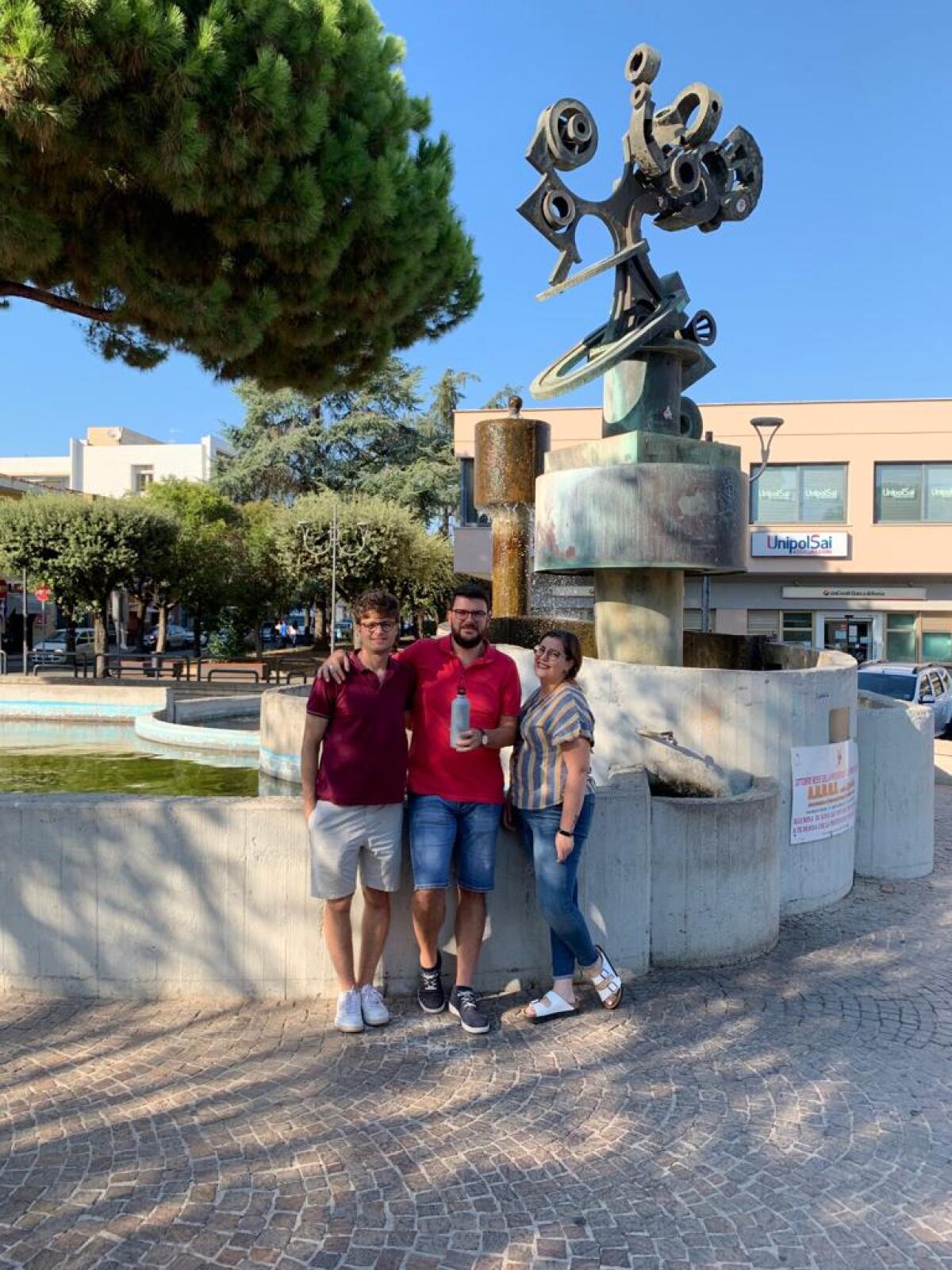 Aprilia plastic free, Europa Verde porta una borraccia al sindaco - 